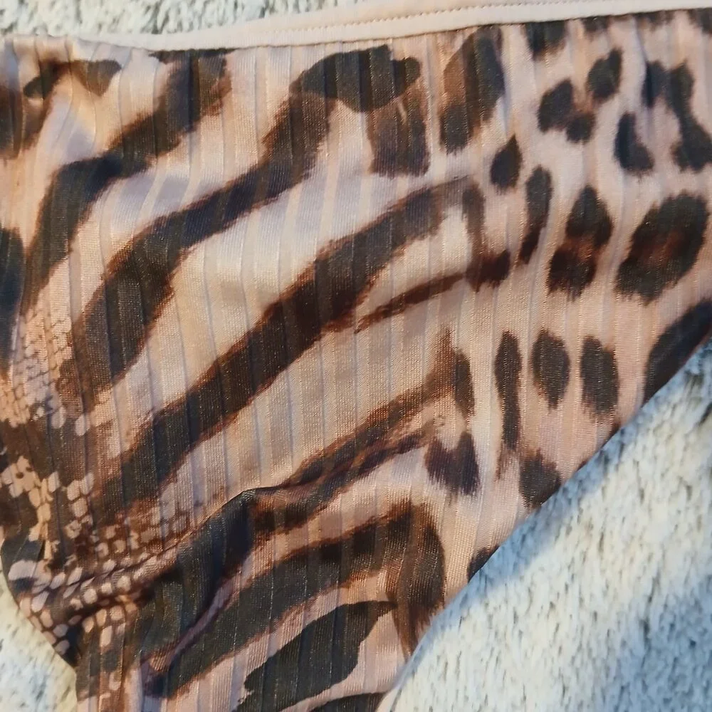 Asos Design Women's  Leopard M&M High Leg Thong Size  US 8 - Picture 2 of 6